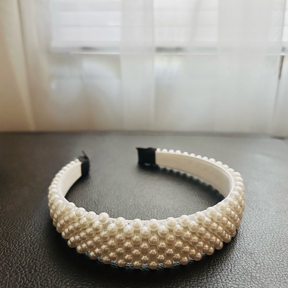 Elegant White Pearl Headband